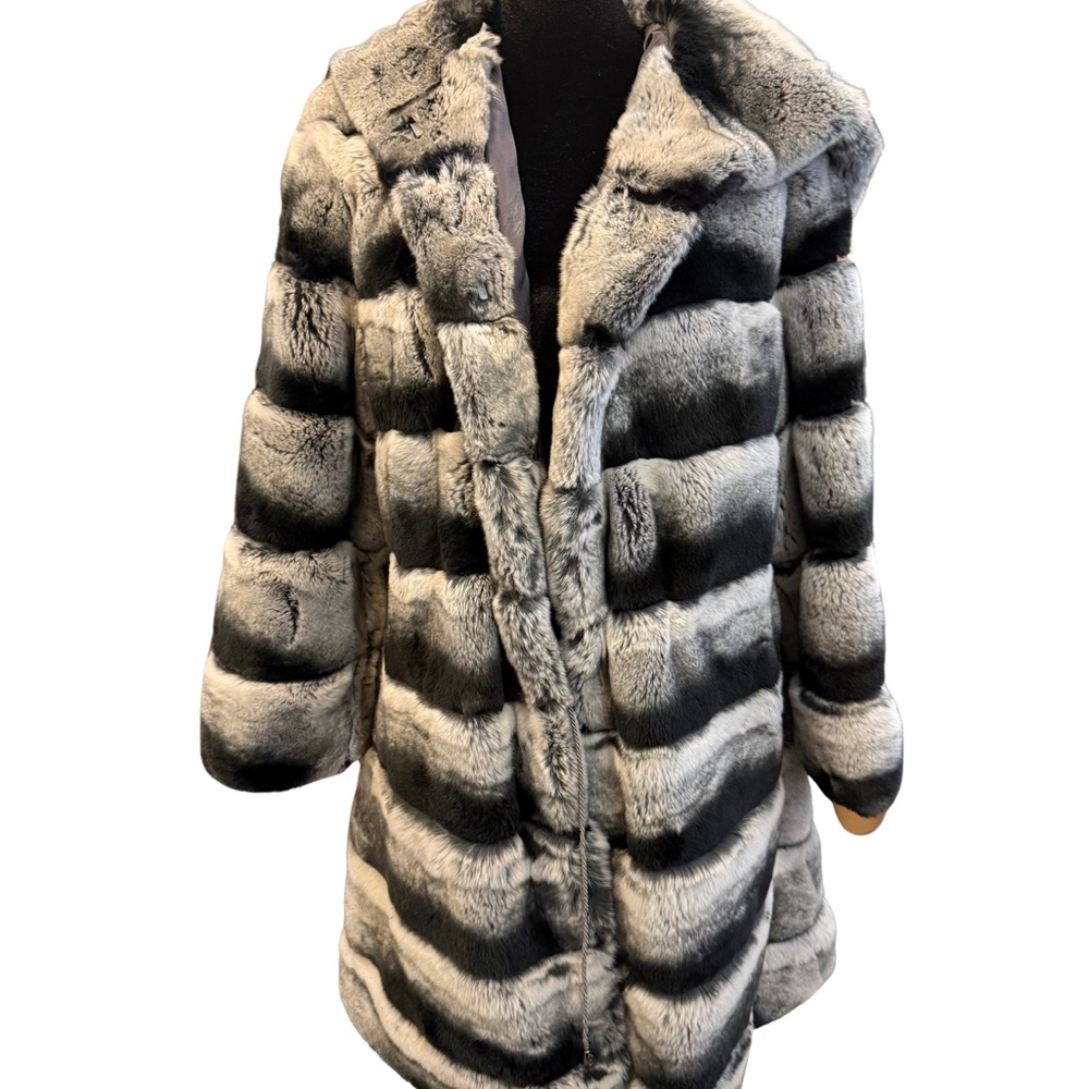 Bugatteli Chinchilla Beautiful Coat! Stunning piece